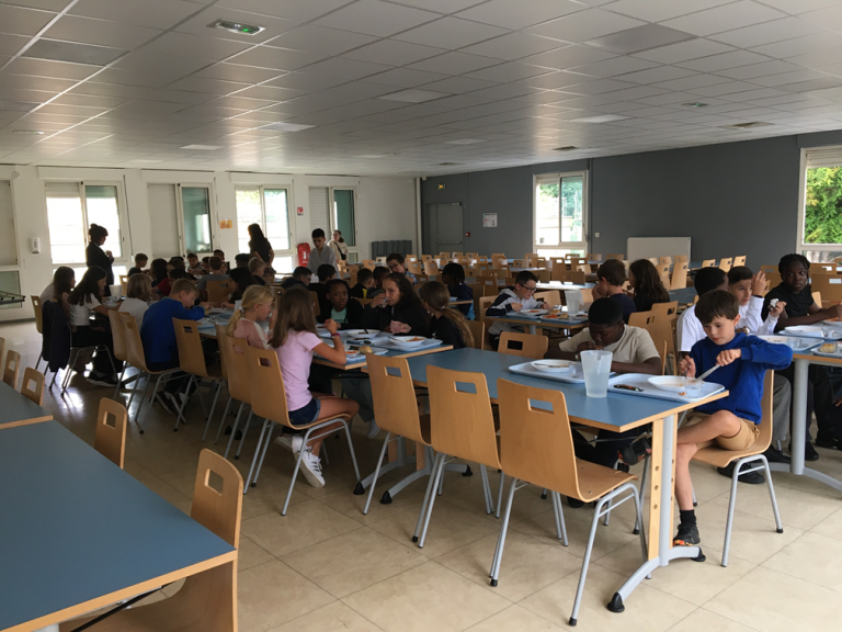 1er jour de cantine pour les 6èmes